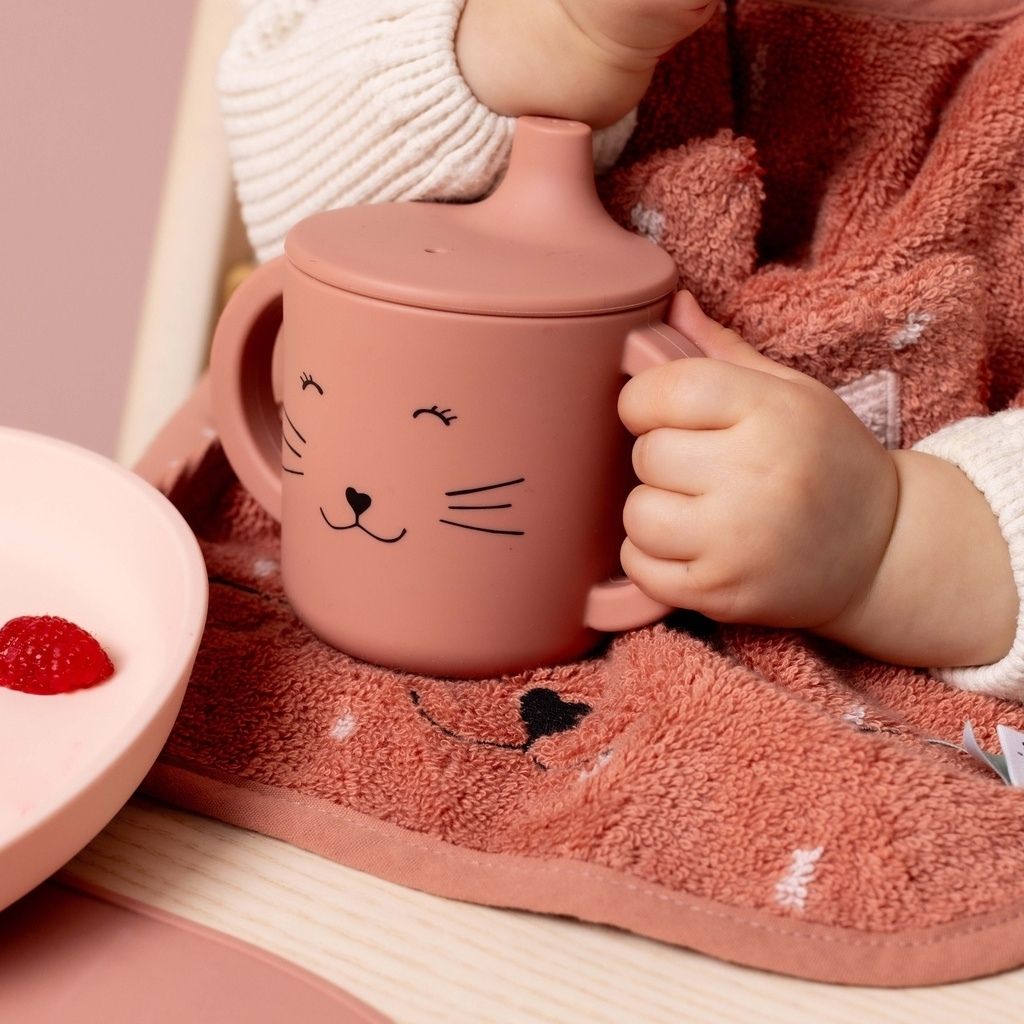 Trixie Gobelet à bec avec poignées Mrs. Cat Rosé