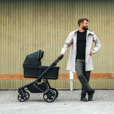 Thule 2-in-1 Kinderwagen Sleek2 Black + Draagmand Black + Voetenzak Black