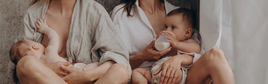 mama's met kindjes die melk drinken