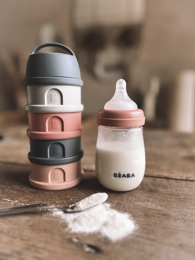 Béaba Doseerdoos voor poedermelk 4 compartimenten Mineral Gray/Pink