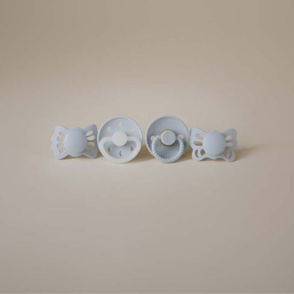 FRIGG Fopspeen 0 - 6 maanden Baby’s First pacifier - Moonlight Sailing Powder Blue - 4 stuks