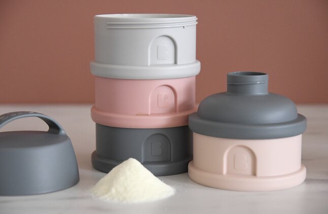 Béaba Doseerdoos voor poedermelk 4 compartimenten Mineral Gray/Pink