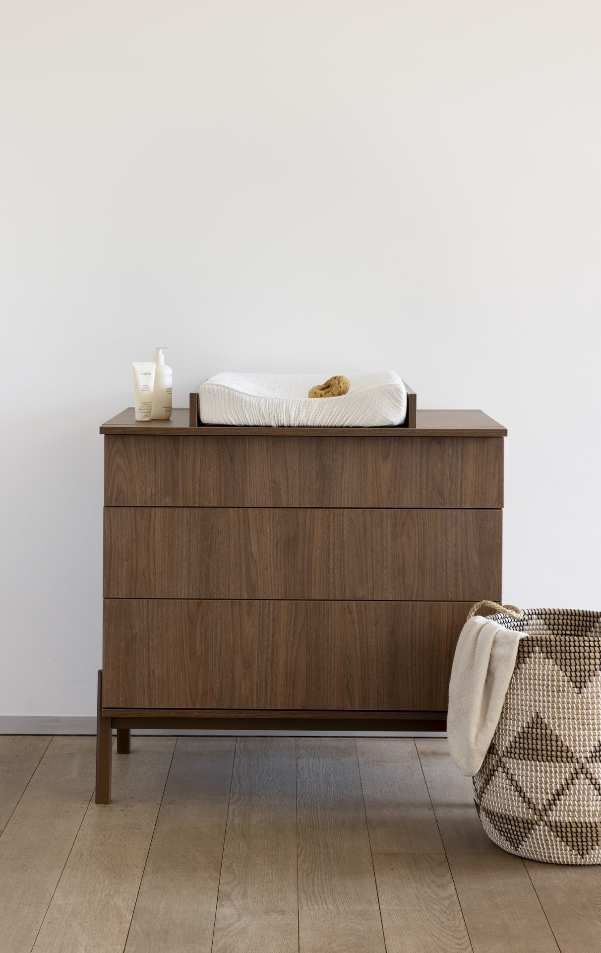 Quax Chambre de bébé 2 pièces (lit L 120 x Lg 60 cm + Commode avec rallonge) Ashi Chestnut