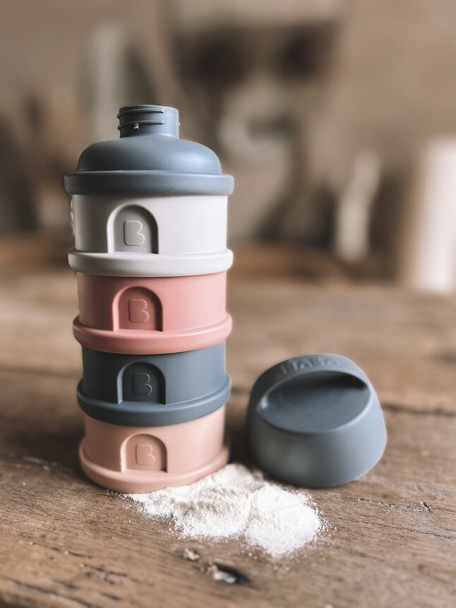 Béaba Doseerdoos voor poedermelk 4 compartimenten Mineral Gray/Pink