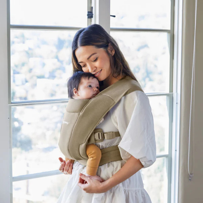 ERGObaby Buikdrager Embrace Soft Olive