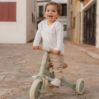 jongen op fiets