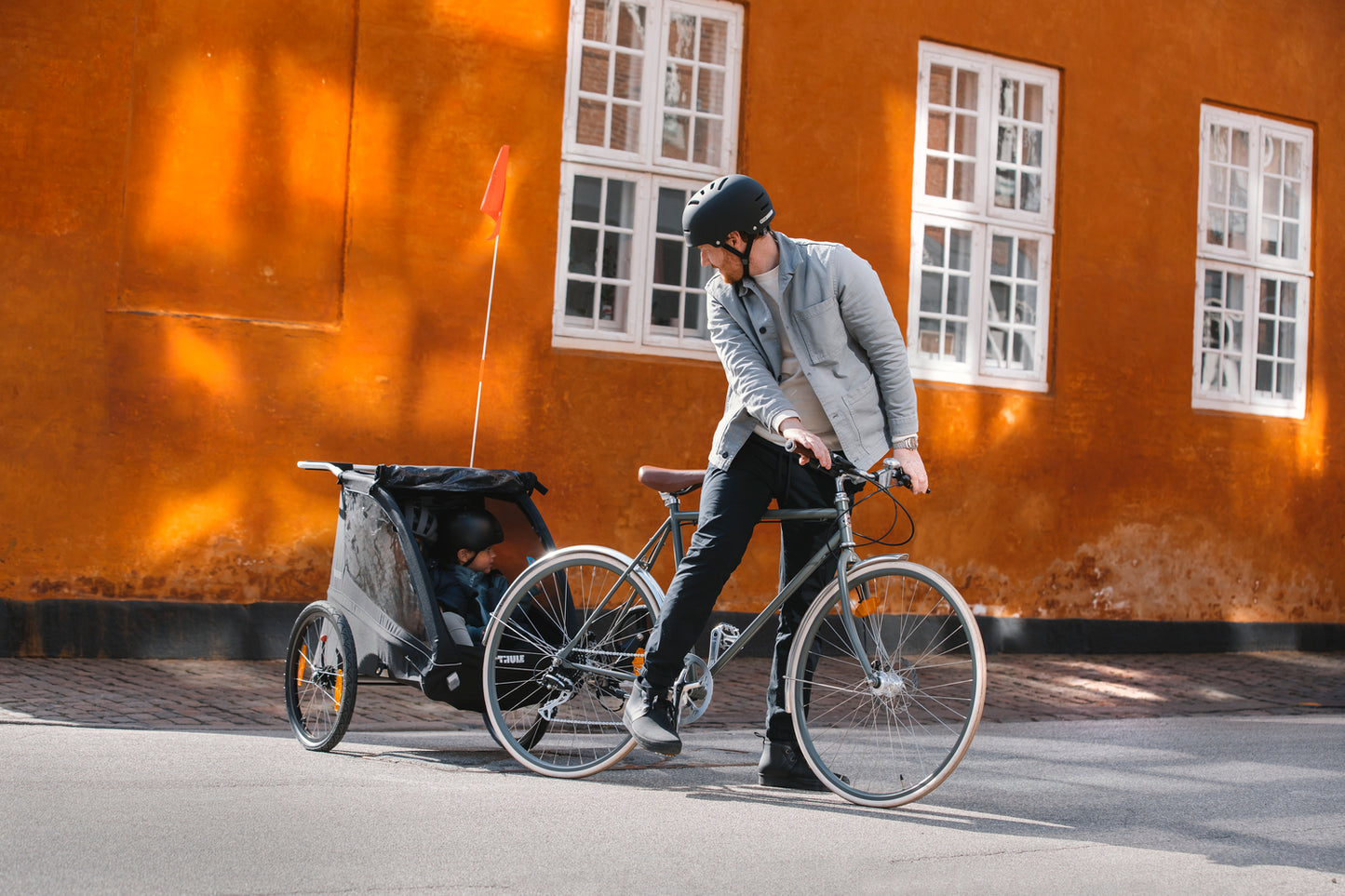 Thule Fietskar Coaster XT Zwart