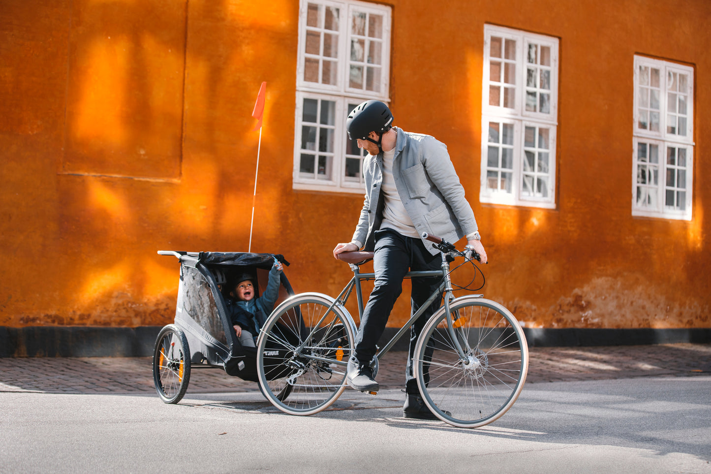 Thule Fietskar Coaster XT Zwart