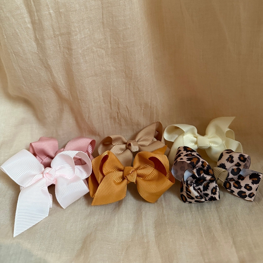 Busy Lizzie Haarclip met Kleine Strik Peach