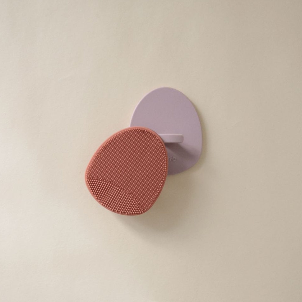 Brosse Mushie Cradle Cap Rose & Soft Lilac – 2 pièces