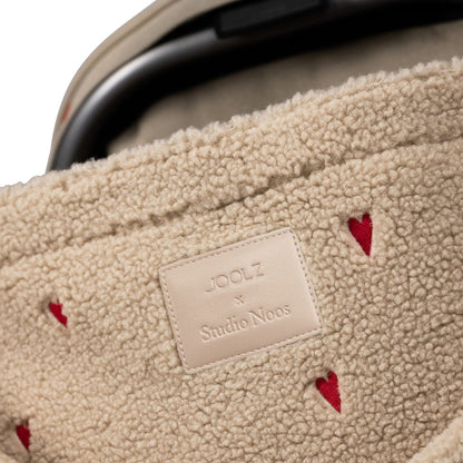 Joolz x Studio Noos 2-en-1 Poussette Day5 Sandy Taupe / Red Hearts + Nacelle Sandy Taupe / Red Hearts + Mom Bag Red Hearts