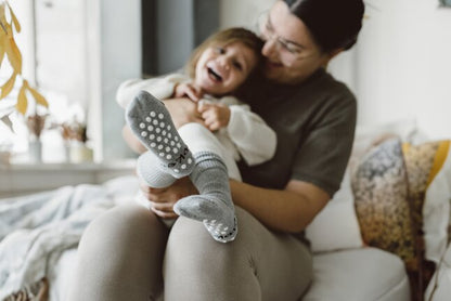 KipKep Paire de chaussettes Antidérapantes Grey 12 à 18 mois