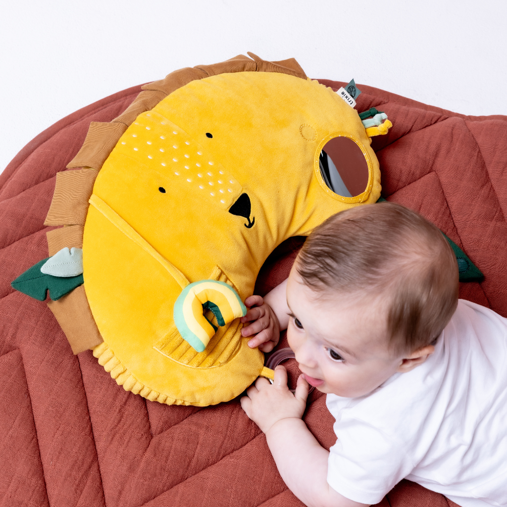 Trixie Baby Tummy time kussen Mr. Lion geel