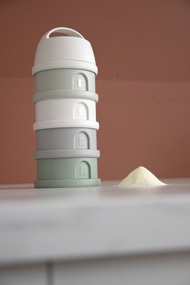 Béaba Doseur de lait en poudre 4 compartiments Cotton white/Sage green